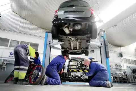 Imagen 1 de La FP sigue quitando estudiantes al Bachillerato: sus graduados se disparan mientras los de la rama académica retroceden