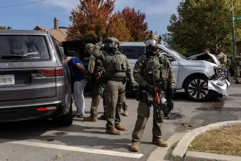 Imagen 1 de Supuestas huidas, choques y disparos: emerge un patrón de incidentes en las paradas del ICE en las carreteras