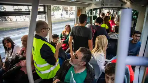 Imagen 1 de El Trambaix aumenta la frecuencia de paso los viernes y fines de semana