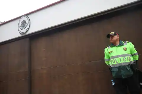 Imagen 1 de La justicia de Perú ordena la captura internacional de la ex primera ministra de Pedro Castillo, refugiada en la Embajada de México