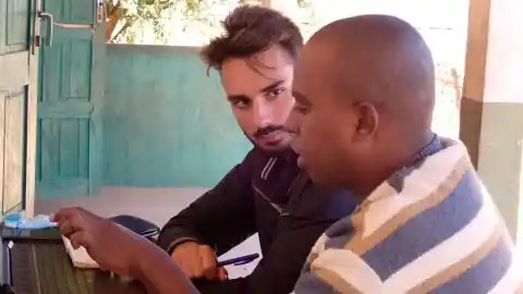 Imagen 1 de Matteo Voltolini, estudiante español de ingeniería, 22 años: “Fui a uno de los lugares más pobres de Madagascar con dos maletas y un aerogenerador para que los niños de una escuela pudieran tener agua cada día”