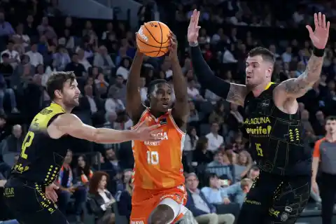 Imagen 1 de El Valencia marca las diferencias ante el Tenerife y afianza su liderato en la ACB