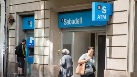 Imagen 1 de Zurich, dueña del 5% del Sabadell, rechaza acudir a la opa del BBVA