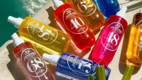 Imagen 1 de El aroma más viral de TikTok no es un perfume, es esta bruma brasileña de Sol de Janeiro que conquista a todas las generaciones (y a mí también)