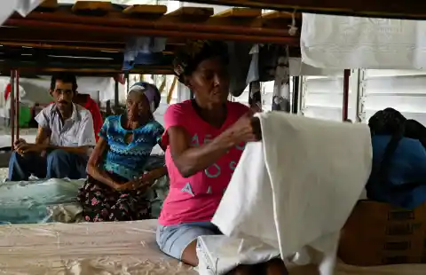 Imagen 1 de Cuba se prepara para el huracán ‘Melissa’, el más potente registrado este año: “Tengo mucho miedo”