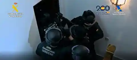 Imagen 1 de Desmantelada una red de narcotráfico en Barajas que contaba con empleados del aeropuerto