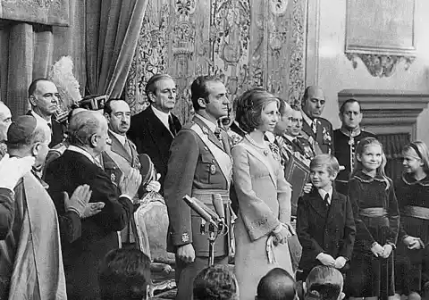 Imagen 1 de '1975. Está España viva, está España muerta', de Jorge Vilches y 'No había costumbre', de Miguel Ángel Aguilar: 1975, un año que no se pudo aguantar