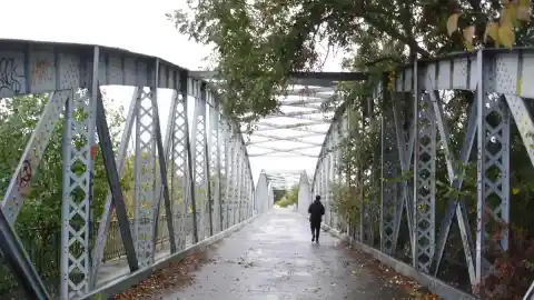Imagen 1 de El puente de Arganda, de las bombas a la pesca