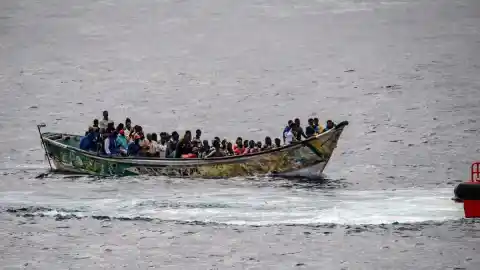 Imagen 1 de Rescatan dos cayucos con 242 personas a bordo en El Hierro