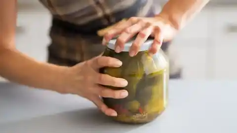 Imagen 1 de El truco para abrir botes y tarros sin esfuerzo es este ‘gadget’ de Amazon