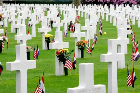 Imagen 1 de EE UU retira de un cementerio militar de la II Guerra Mundial en Países Bajos una placa sobre la segregación racial en su ejército