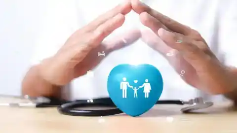 Imagen 1 de Adeslas vs Sanitas: ¿qué seguro médico es mejor?