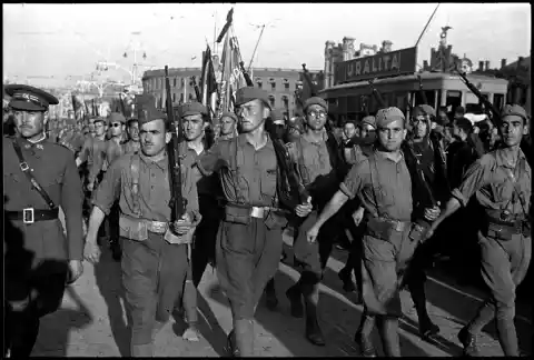 Imagen 1 de Carles Fenollosa imprimeix una força narrativa a ‘Guerra, victòria, demà’ que fascina sense perdre mai el poder  persuassiu