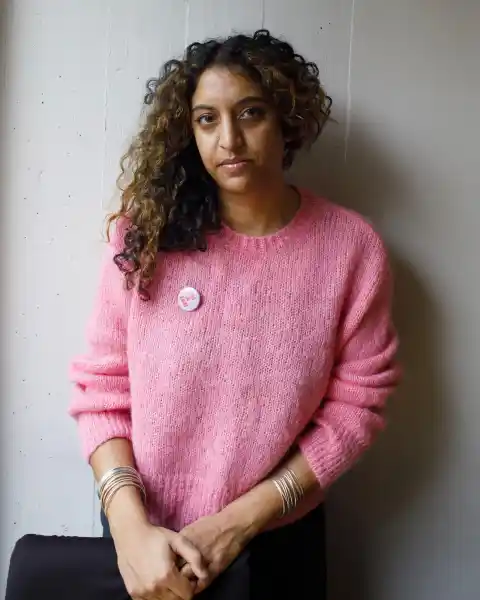 Imagen 1 de Sheena Patel planteja a ‘Soc fan’ la idea radical que qualsevol persona pot ser tan mediocre com els blancs