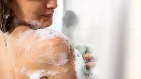 Imagen 1 de La esponja de red africana extralarga que llega a la espalda y combate el acné y los vellos encarnados