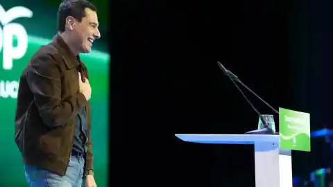 Imagen 1 de Juanma Moreno, reelegido presidente del PP-A, se distancia de Vox y PSOE y subraya su centrismo a meses de las elecciones