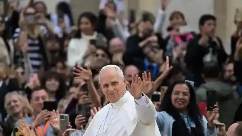 Imagen 1 de Devoción en el Vaticano, la llegada de Halloween, moda en Shanghái y más imágenes del día