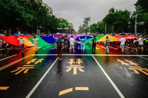 Imagen 1 de El Orgullo de Taipéi reúne a 150.000 personas que reivindican “empatía y vínculos reales” ante el odio virtual