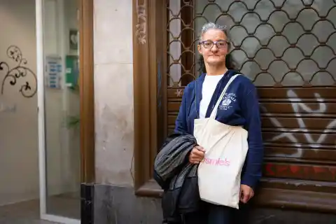 Imagen 1 de Madrid registra 4.400 personas sin hogar: “La gente me mira como si fuese invisible”