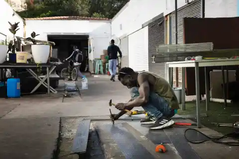 Imagen 1 de La jueza autoriza el desalojo inminente del B9, el mayor asentamiento de migrantes de Cataluña