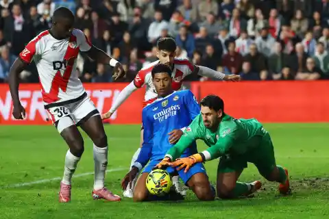 Imagen 1 de Vallecas y el Rayo evaporan al Real Madrid