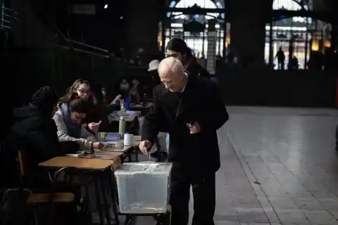 Imagen 1 de Vocales de mesa para las elecciones 2025 en Chile: dónde consultar la nómina, las excusas y qué se debe hacer