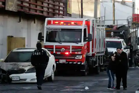 Imagen 1 de Al menos cinco muertos en un incendio provocado en un local en Puebla