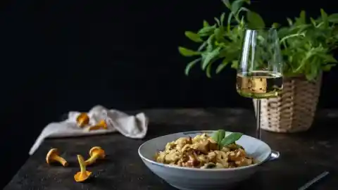 Imagen 1 de Vinos y setas: el maridaje otoñal que celebra los sabores de la tierra en 7 botellas