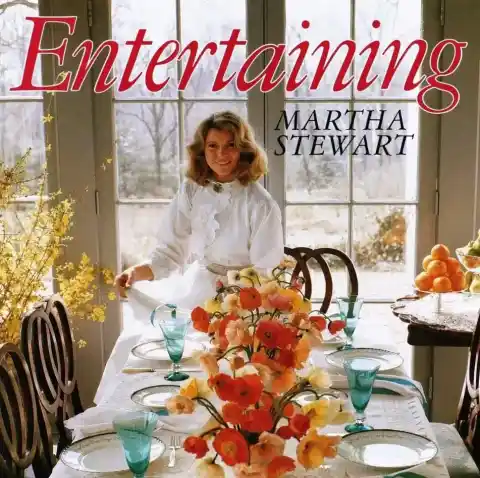 Imagen 1 de Martha Stewart reedita su primer libro dedicado a ser la perfecta anfitriona. ¿Por qué la generación Z la reivindica como icono aspiracional?