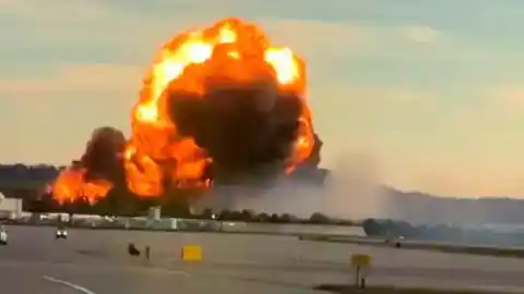 Imagen 1 de Nueve muertos y una docena de heridos tras estrellarse un avión de carga en Louisville