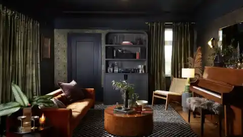 Imagen 1 de ‘Moody living’: el encanto oscuro de la nueva elegancia masculina