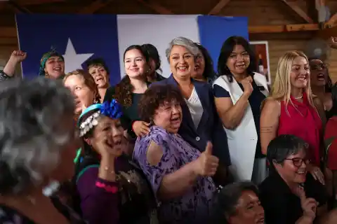 Imagen 1 de Jeannette Jara arranca su despliegue territorial, hace guiños a Parisi y solidariza con Matthei