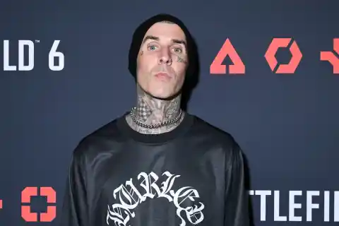 Imagen 1 de Travis Barker, baterista de Blink 182, lanza su línea de productos de bienestar junto a Doctor Simi