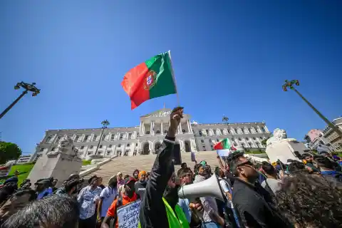 Imagen 1 de Portugal restringe el acceso a la nacionalidad a los extranjeros como exigía la ultraderecha