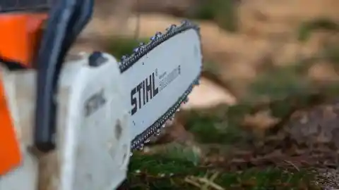 Imagen 1 de Amenaza con una motosierra a su primo por despertarle de madrugada para pedirle 20 euros