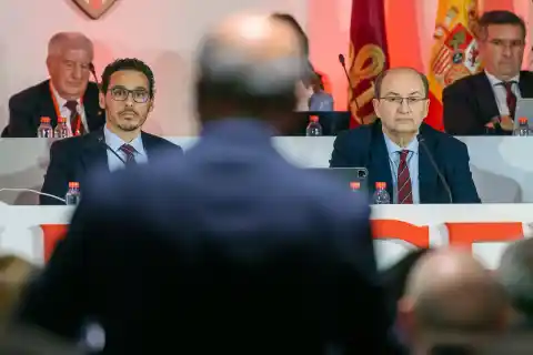 Imagen 1 de Los fondos de inversión acechan a un Sevilla en venta