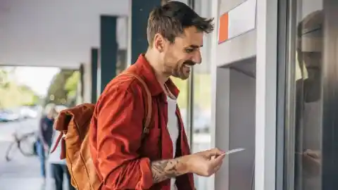 Imagen 1 de Las 5 cosas que debes saber para evitar comisiones al usar tu tarjeta en el extranjero