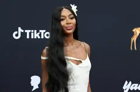 Imagen 1 de Naomi Campbell recuerda la era de las supermodelos con un diseño de Galliano de 1996