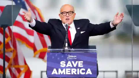 Imagen 1 de Trump indulta a Giuliani y a decenas de implicados en los intentos de socavar las elecciones de 2020