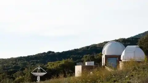 Imagen 1 de Instalado un nuevo radiotelescopio en el parque astronómico del Montsec