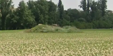 Imagen 1 de Un agricultor destruye las ruinas de un castillo protegido del siglo XII en Salamanca: “Hay culpa de las administraciones”