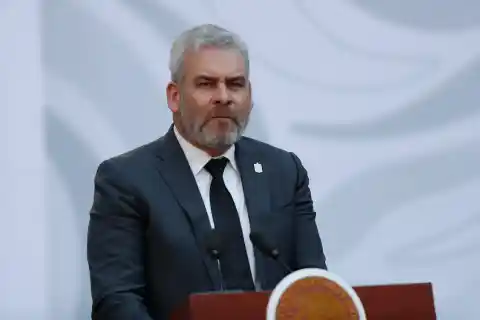 Imagen 1 de Ramírez Bedolla, el gobernador al que se le incendió Michoacán en un mes