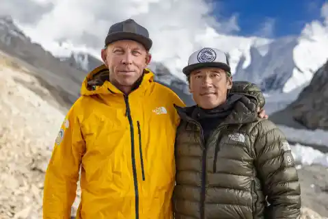 Imagen 1 de Por qué los dos recientes descensos del Everest con esquís anteponen los intereses comerciales a la ética del alpinismo