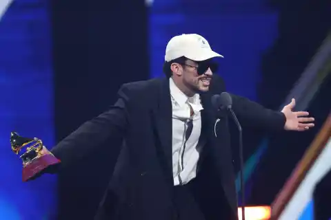 Imagen 1 de Latin Grammy 2025: Bad Bunny y Ca7riel y Paco Amoroso se bañan de premios y abrazos