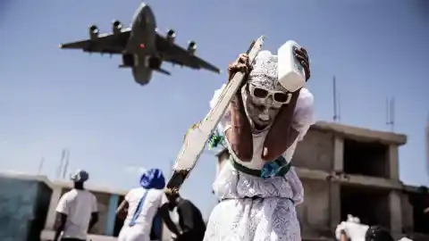 Imagen 1 de Memoria eterna, resiliencia ante el caos, moda, orgullo y otras imágenes impactantes del día.