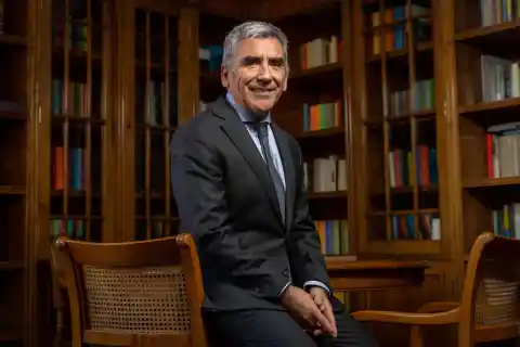 Imagen 1 de Carlos Peña: “O recuperamos la democracia o le damos paso a la barbarie”