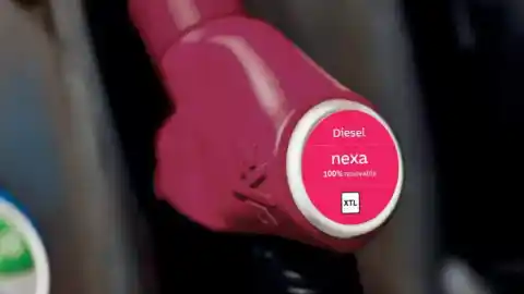 Imagen 1 de ¿Qué es el combustible de color rosa y en qué se diferencia del resto?