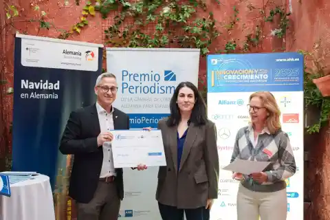 Imagen 1 de La periodista de EL PAÍS Elena Sevillano, Premio de Periodismo de la Cámara de Comercio Alemana