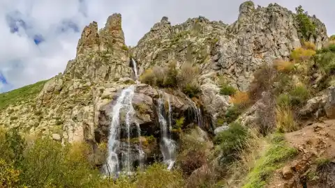 Imagen 1 de ​La sencilla ruta a la cascada más alta de Madrid: con 40 metros y rodeada de un paisaje mágico