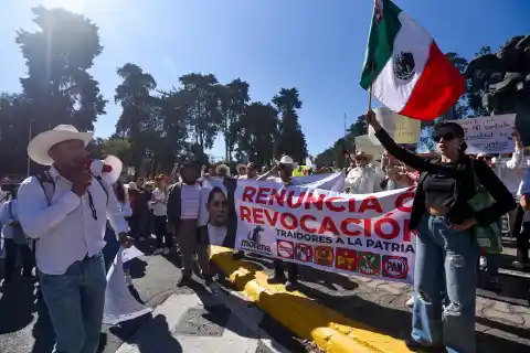 Imagen 1 de Más de la mitad de la población califica de mala o muy mala la respuesta del Gobierno al asesinato de Carlos Manzo